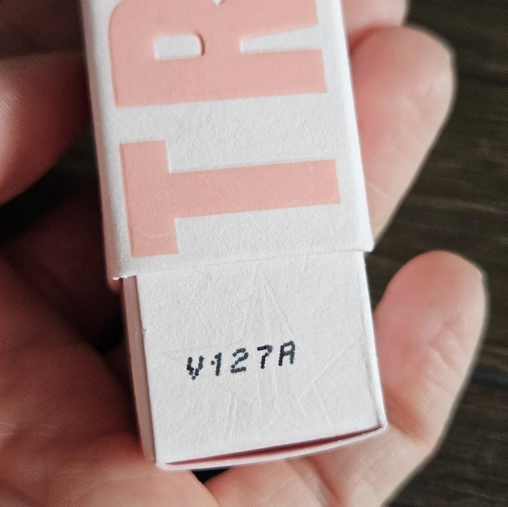 NIB Jeffree Star Velvet Trap Lipstick - Cherry Soda